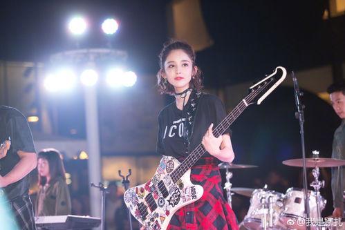 娱乐吃瓜姐缝纫机乐队,娱乐吃瓜姐的狂欢之旅 第2张 娱乐吃瓜姐缝纫机乐队,娱乐吃瓜姐的狂欢之旅 第2张